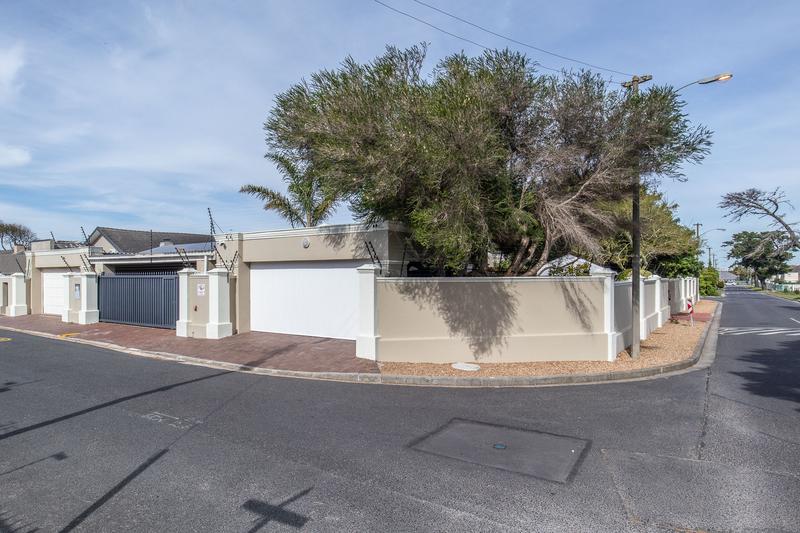 6 Bedroom Property for Sale in Plumstead Western Cape